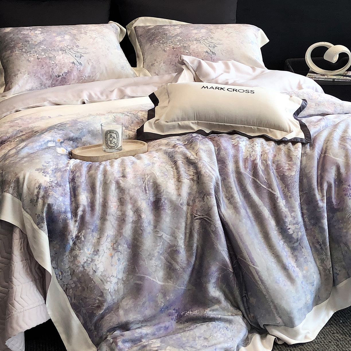 91家纺网 家纺一手货源 找家纺 佳汐蓝家纺 2025新款奶基米磨毛四件套系列 松蓝睡莲-木槿紫