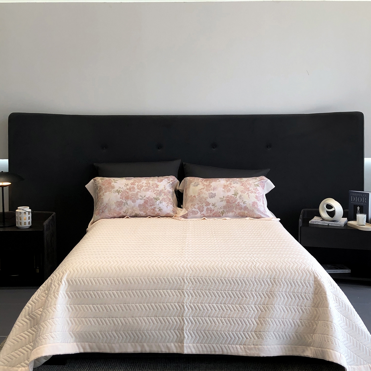 91家纺网 家纺一手货源 找家纺 佳汐蓝家纺 2025新款奶基米磨毛四件套系列 樱花风铃-童话粉