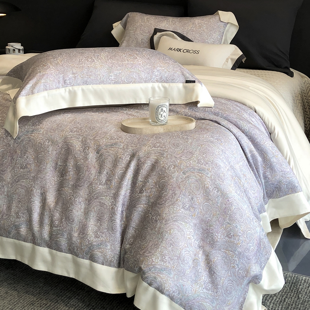 91家纺网 家纺一手货源 找家纺 佳汐蓝家纺 2025新款奶基米磨毛四件套系列 幻夜巴比伦-香槟绿