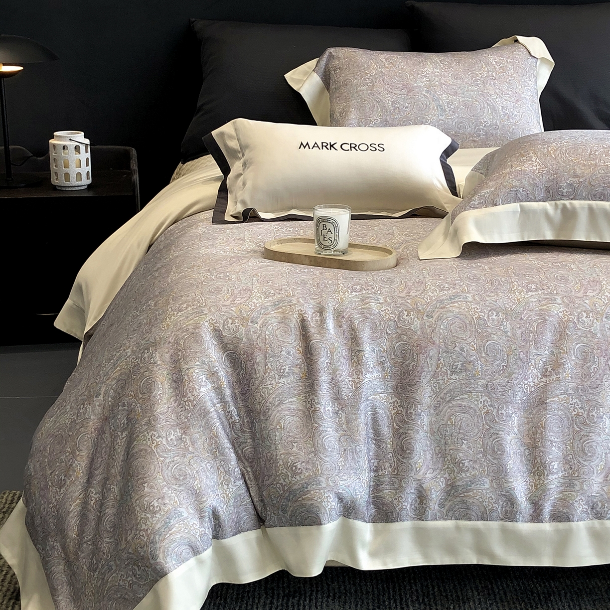 91家纺网 家纺一手货源 找家纺 佳汐蓝家纺 2025新款奶基米磨毛四件套系列 幻夜巴比伦-香槟绿