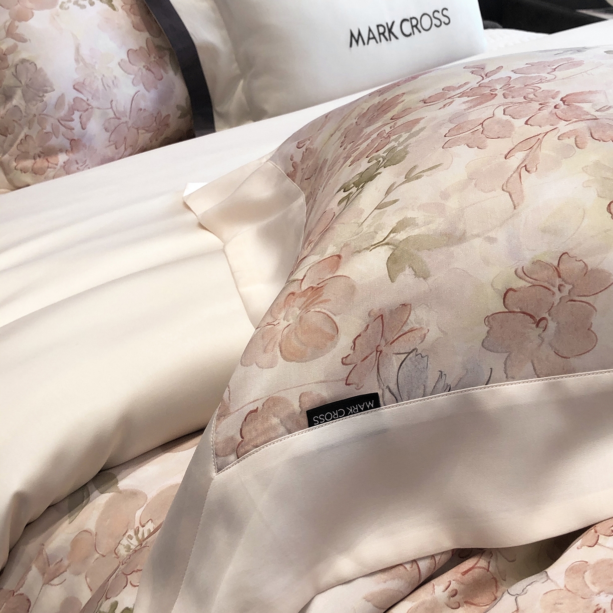 91家纺网 家纺一手货源 找家纺 佳汐蓝家纺 2025新款奶基米磨毛四件套系列 樱花风铃-童话粉