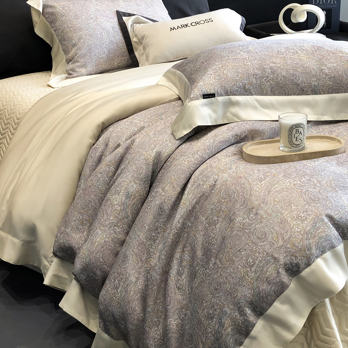 91家纺网 家纺一手货源 找家纺 佳汐蓝家纺 2025新款奶基米磨毛四件套系列 幻夜巴比伦-香槟绿