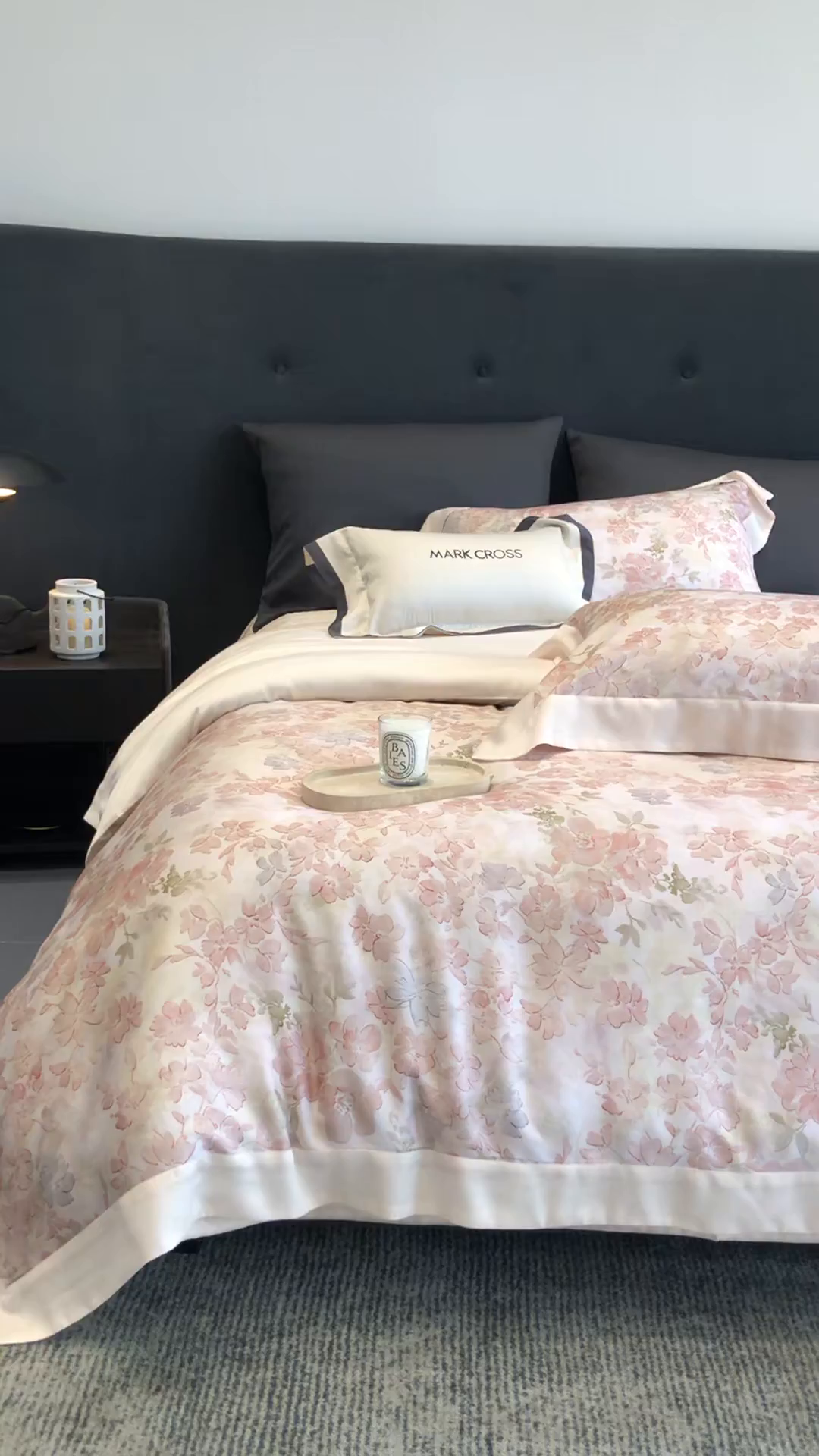 91家纺网 家纺一手货源 找家纺 佳汐蓝家纺 2025新款奶基米磨毛四件套系列 樱花风铃-童话粉