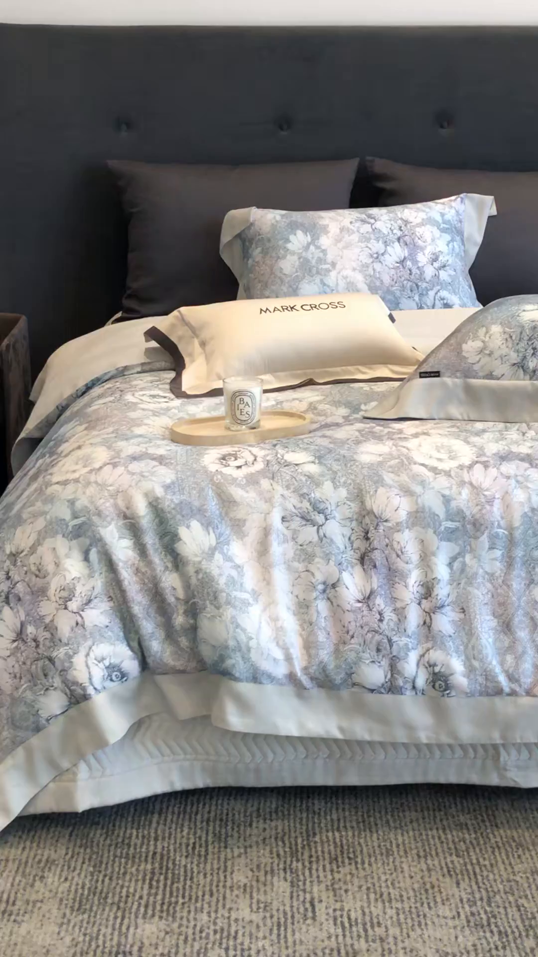 91家纺网 家纺一手货源 找家纺 佳汐蓝家纺 2025新款奶基米磨毛四件套系列 佩斯利花房-犀牛蓝灰