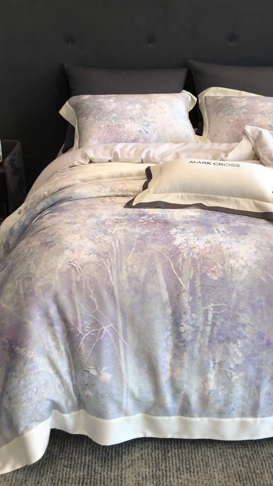 91家纺网 家纺一手货源 找家纺 佳汐蓝家纺 2025新款奶基米磨毛四件套系列 松蓝睡莲-木槿紫