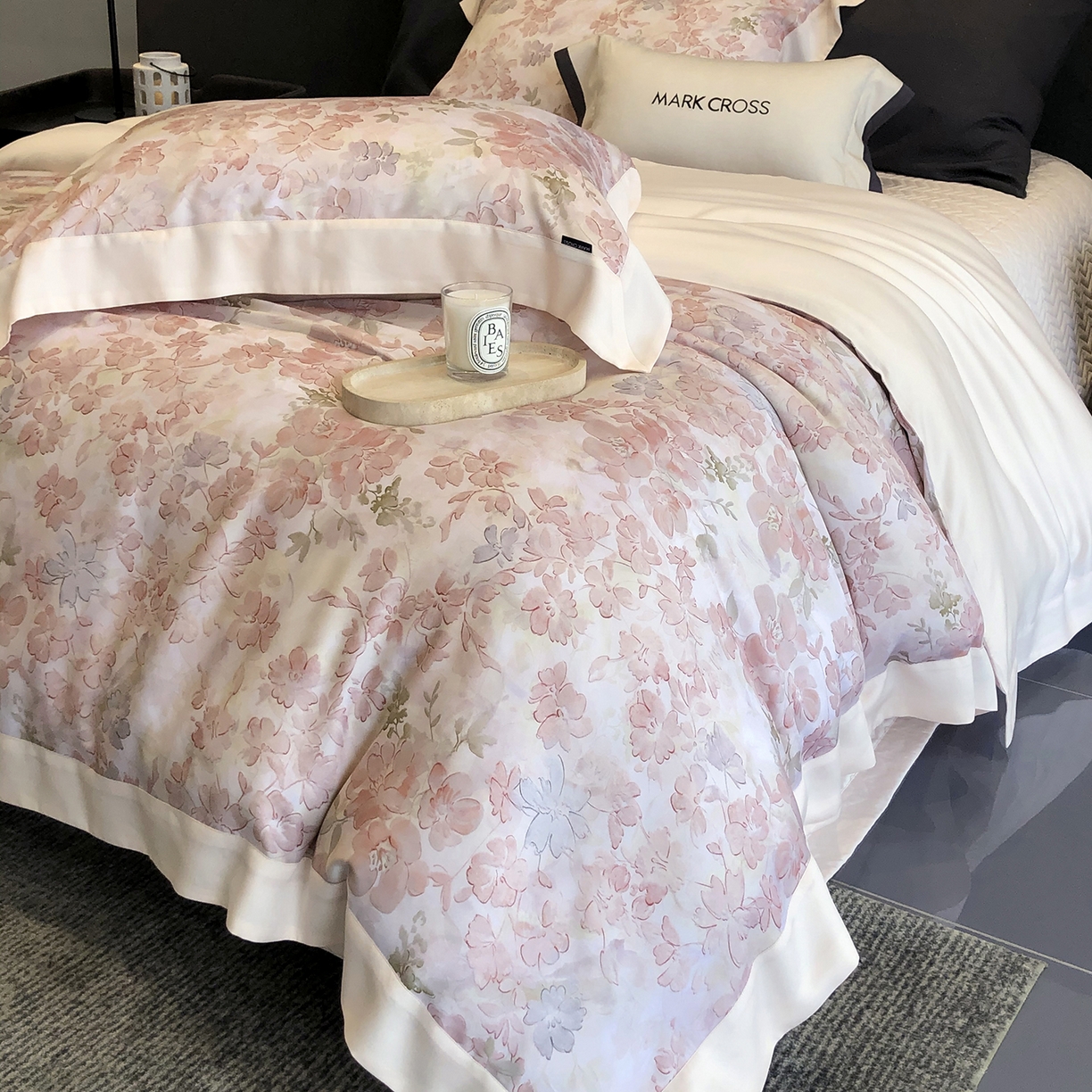 91家纺网 家纺一手货源 找家纺 佳汐蓝家纺 2025新款奶基米磨毛四件套系列 樱花风铃-童话粉