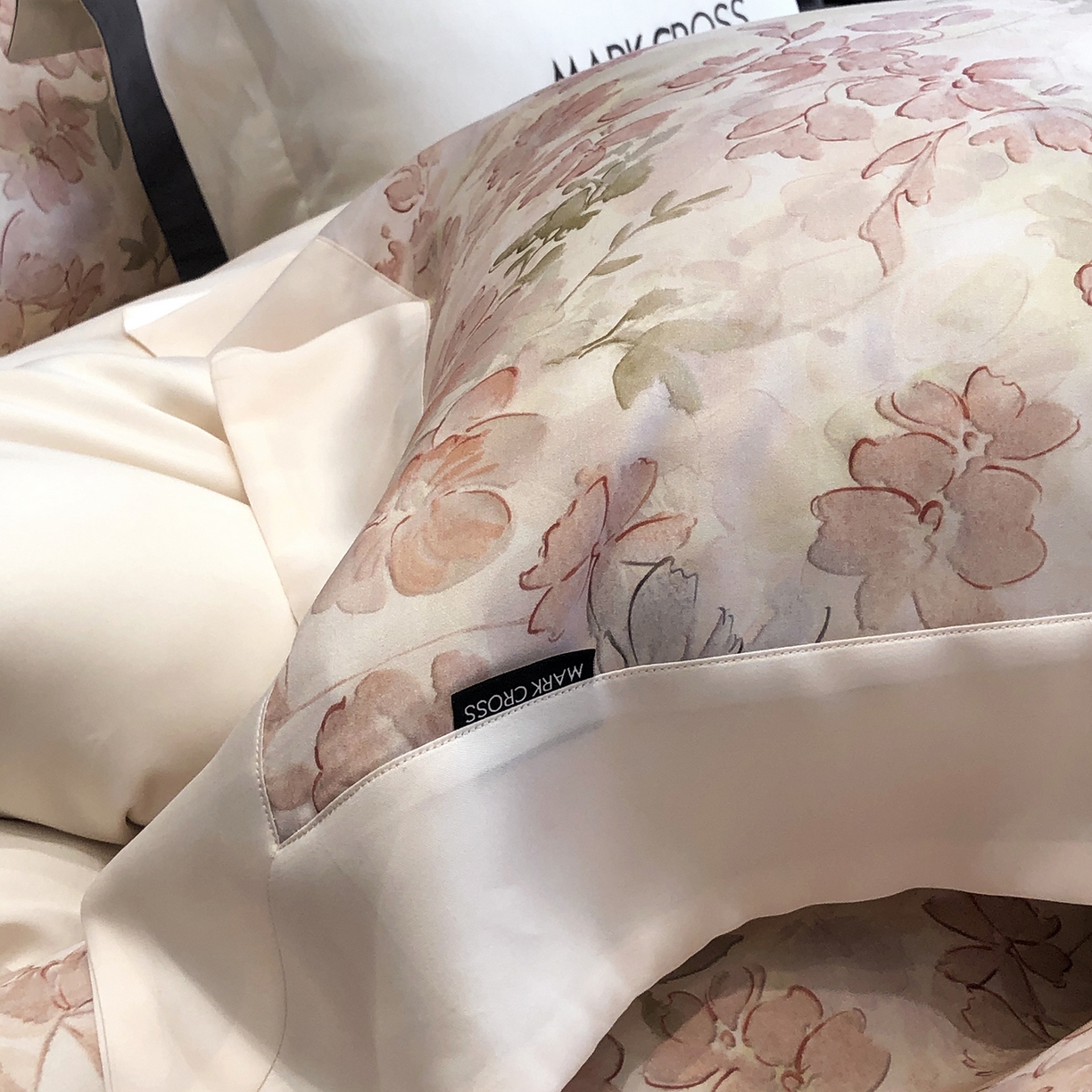 91家纺网 家纺一手货源 找家纺 佳汐蓝家纺 2025新款奶基米磨毛四件套系列 樱花风铃-童话粉