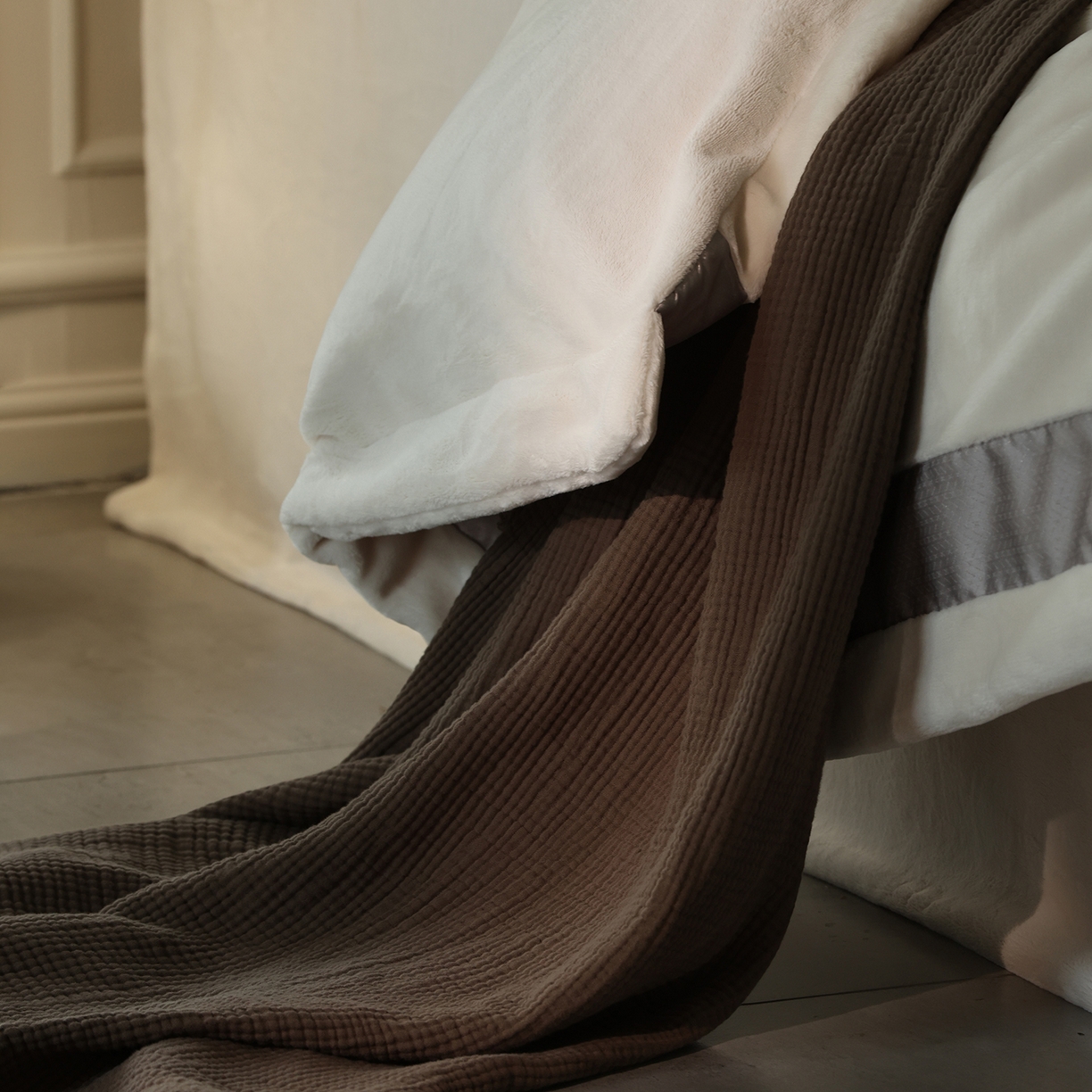 91家纺网 家纺一手货源 找家纺 （总）佳汐蓝家纺 2025新款轻奢质感软糯顶级慕丝牛奶绒系列四件套