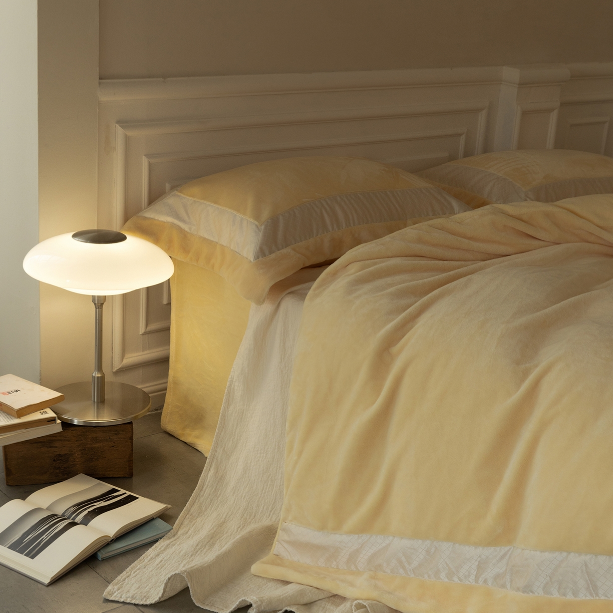 91家纺网 家纺一手货源 找家纺 佳汐蓝家纺 2025新款轻奢质感软糯顶级慕丝牛奶绒系列四件套 月影黄