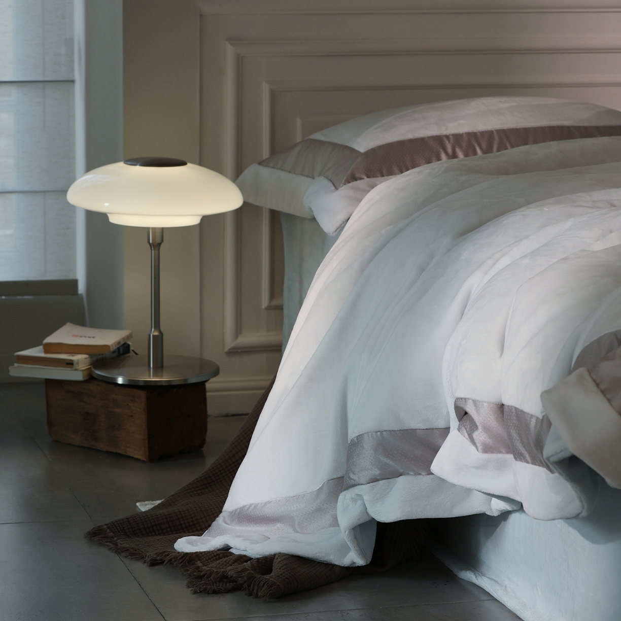 91家纺网 家纺一手货源 找家纺 佳汐蓝家纺 2025新款轻奢质感软糯顶级慕丝牛奶绒系列四件套 浅空蓝