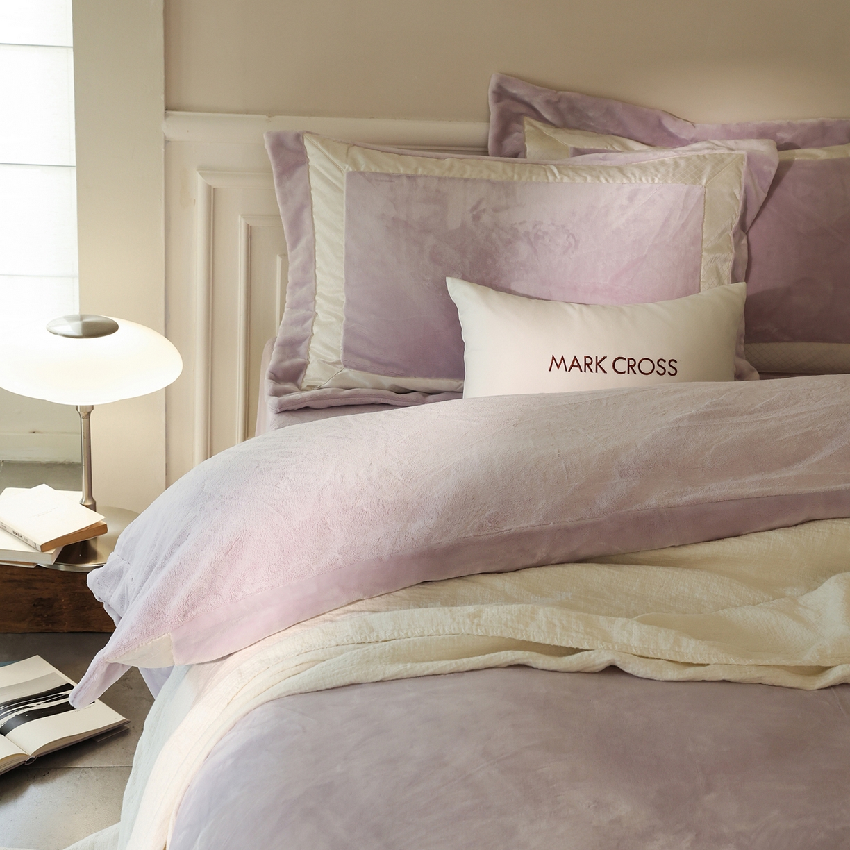 91家纺网 家纺一手货源 找家纺 佳汐蓝家纺 2025新款轻奢质感软糯顶级慕丝牛奶绒系列四件套 绮梦紫