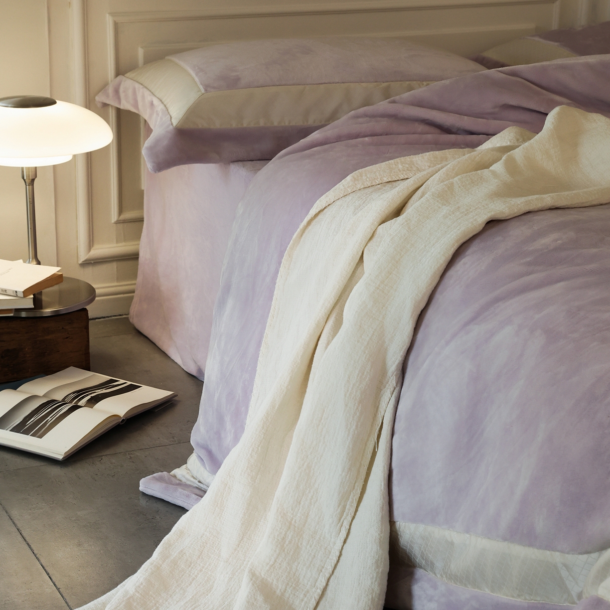 91家纺网 家纺一手货源 找家纺 佳汐蓝家纺 2025新款轻奢质感软糯顶级慕丝牛奶绒系列四件套 绮梦紫