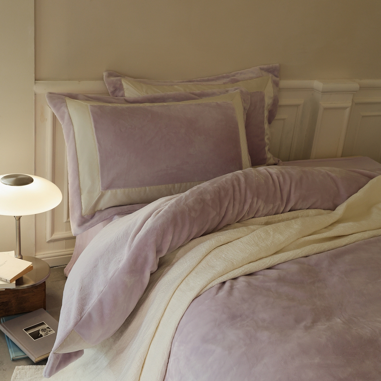 91家纺网 家纺一手货源 找家纺 佳汐蓝家纺 2025新款轻奢质感软糯顶级慕丝牛奶绒系列四件套 绮梦紫