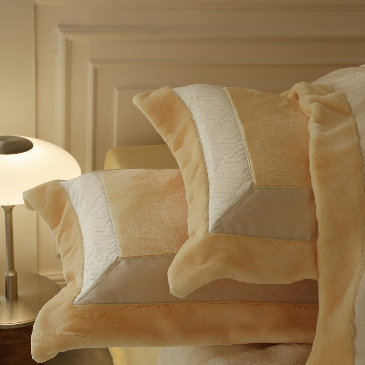 91家纺网 家纺一手货源 找家纺 佳汐蓝家纺 2025新款轻奢质感软糯顶级慕丝牛奶绒系列四件套 月影黄