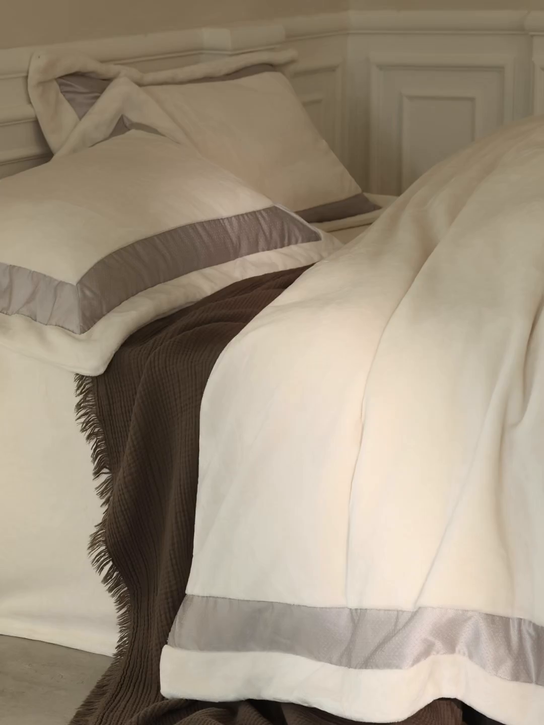 91家纺网 家纺一手货源 找家纺 （总）佳汐蓝家纺 2025新款轻奢质感软糯顶级慕丝牛奶绒系列四件套