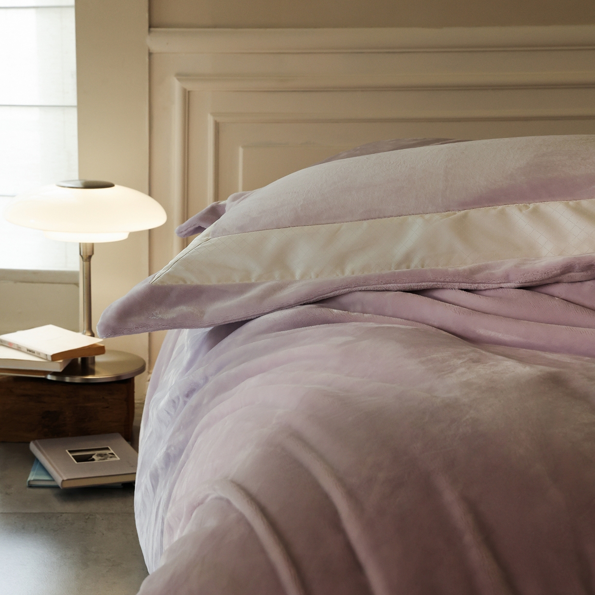 91家纺网 家纺一手货源 找家纺 佳汐蓝家纺 2025新款轻奢质感软糯顶级慕丝牛奶绒系列四件套 绮梦紫