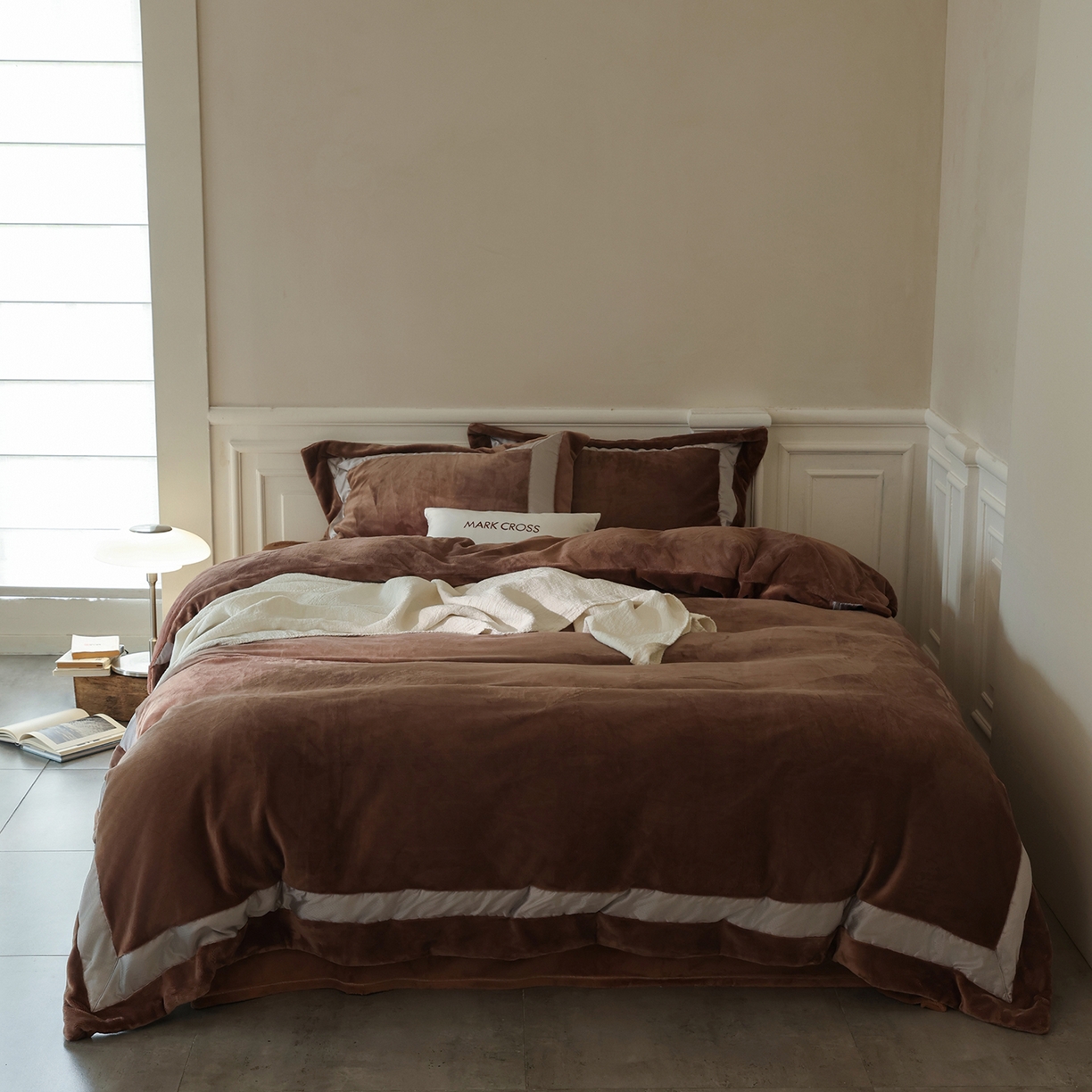 佳汐蓝家纺 2025新款轻奢质感软糯顶级慕丝牛奶绒系列四件套 柔缎棕