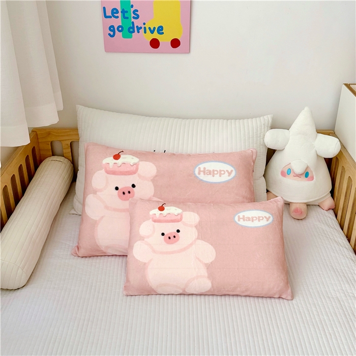 91家纺网 家纺一手货源 找家纺 萌宝家纺 2025新款儿童牛奶绒豆豆单品枕套 小猪