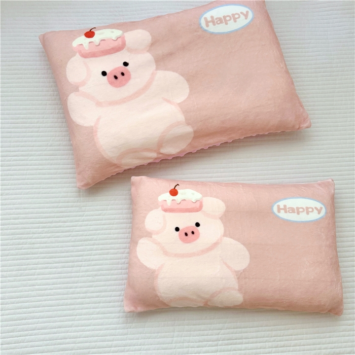 91家纺网 家纺一手货源 找家纺 萌宝家纺 2025新款儿童牛奶绒豆豆单品枕套 小猪