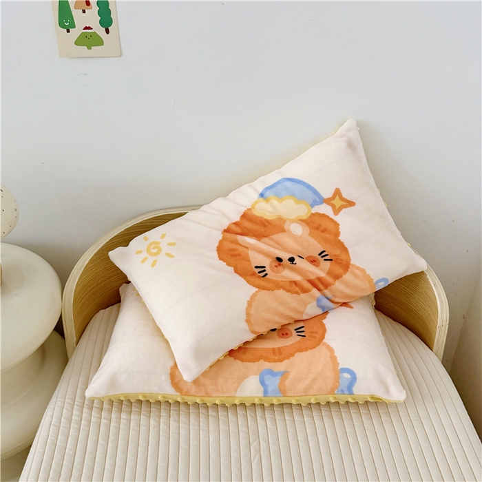 91家纺网 家纺一手货源 找家纺 萌宝家纺 2025新款儿童牛奶绒豆豆单品枕套 小狮子