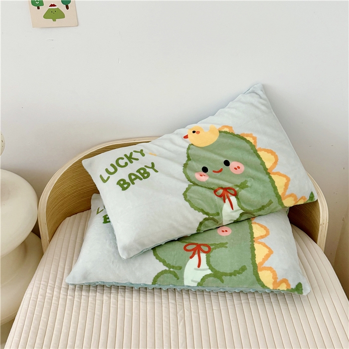 91家纺网 家纺一手货源 找家纺 萌宝家纺 2025新款儿童牛奶绒豆豆单品枕套 小恐龙