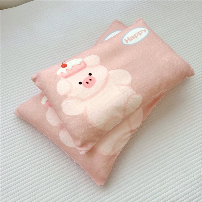 91家纺网 家纺一手货源 找家纺 萌宝家纺 2025新款儿童牛奶绒豆豆单品枕套 小猪