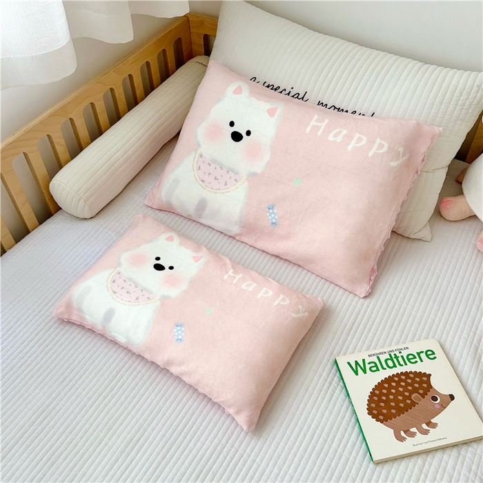 91家纺网 家纺一手货源 找家纺 萌宝家纺 2025新款儿童牛奶绒豆豆单品枕套 粉色小狗