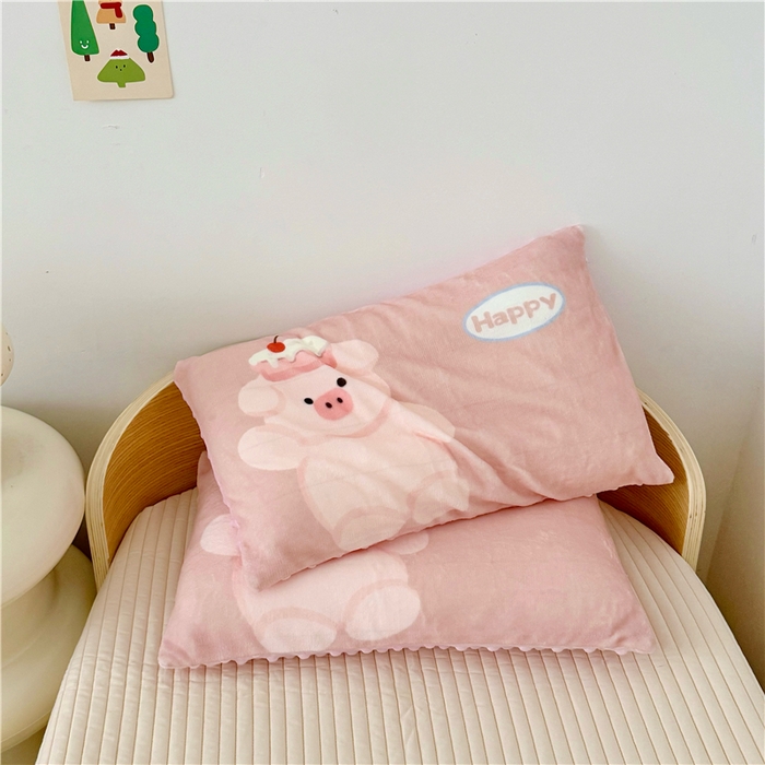 91家纺网 家纺一手货源 找家纺 萌宝家纺 2025新款儿童牛奶绒豆豆单品枕套 小猪
