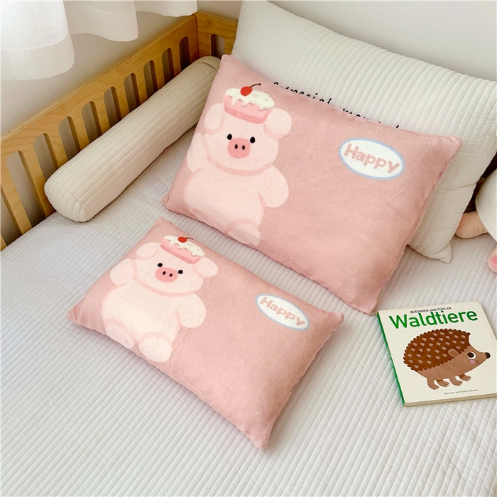 91家纺网 家纺一手货源 找家纺 萌宝家纺 2025新款儿童牛奶绒豆豆单品枕套 小猪