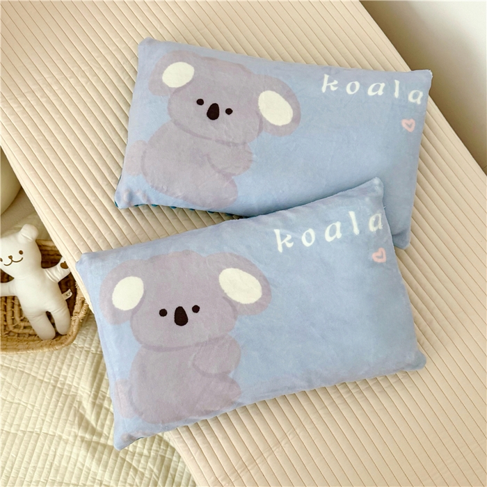 91家纺网 家纺一手货源 找家纺 萌宝家纺 2025新款儿童牛奶绒豆豆单品枕套 考拉