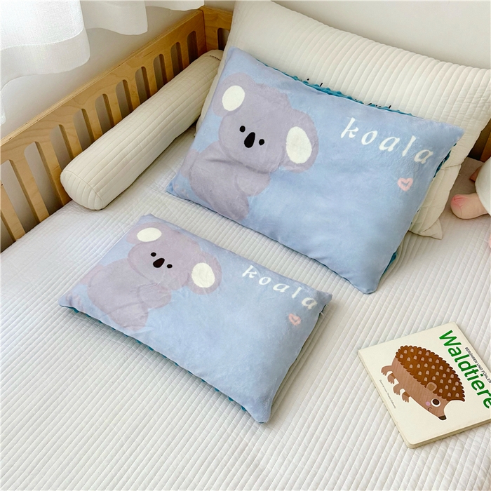 91家纺网 家纺一手货源 找家纺 萌宝家纺 2025新款儿童牛奶绒豆豆单品枕套 考拉