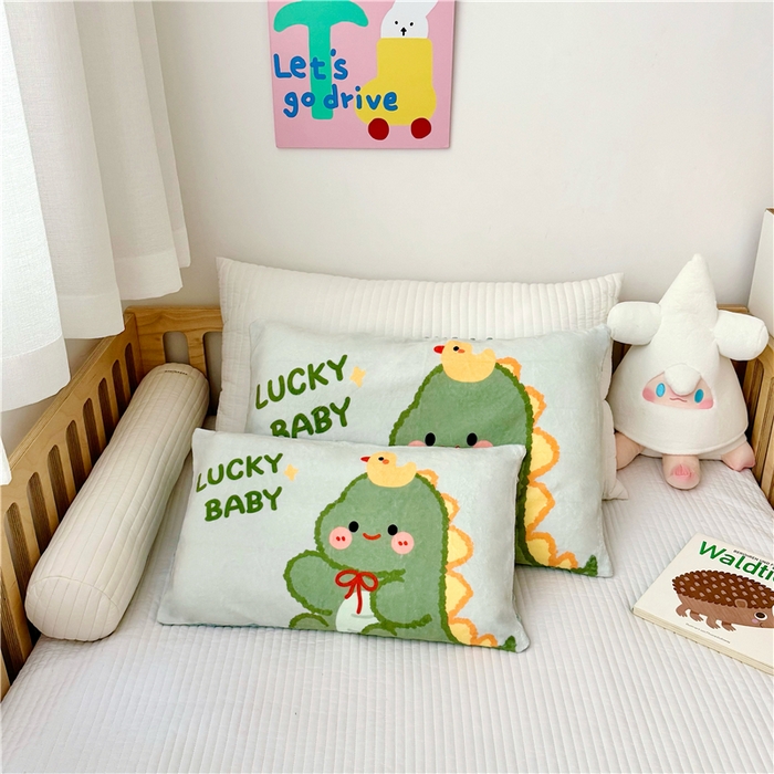 91家纺网 家纺一手货源 找家纺 萌宝家纺 2025新款儿童牛奶绒豆豆单品枕套 小恐龙