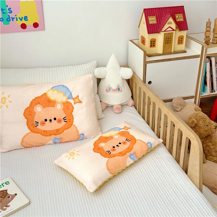 91家纺网 家纺一手货源 找家纺 萌宝家纺 2025新款儿童牛奶绒豆豆单品枕套 小狮子
