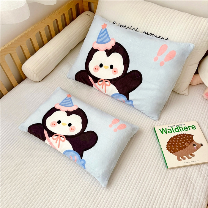 91家纺网 家纺一手货源 找家纺 萌宝家纺 2025新款儿童牛奶绒豆豆单品枕套 小企鹅