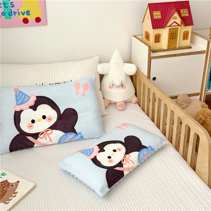 91家纺网 家纺一手货源 找家纺 萌宝家纺 2025新款儿童牛奶绒豆豆单品枕套 小企鹅