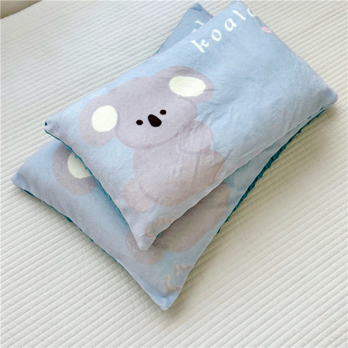 91家纺网 家纺一手货源 找家纺 萌宝家纺 2025新款儿童牛奶绒豆豆单品枕套 考拉