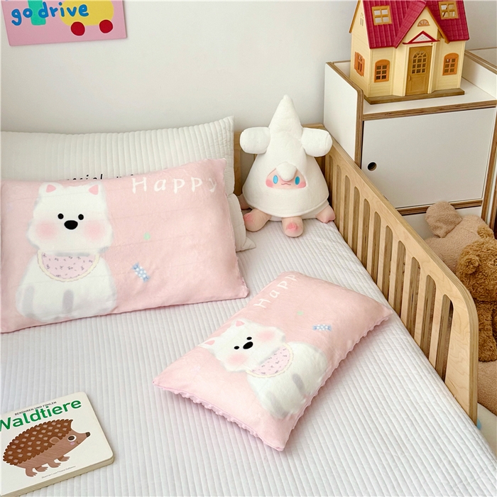 91家纺网 家纺一手货源 找家纺 萌宝家纺 2025新款儿童牛奶绒豆豆单品枕套 粉色小狗