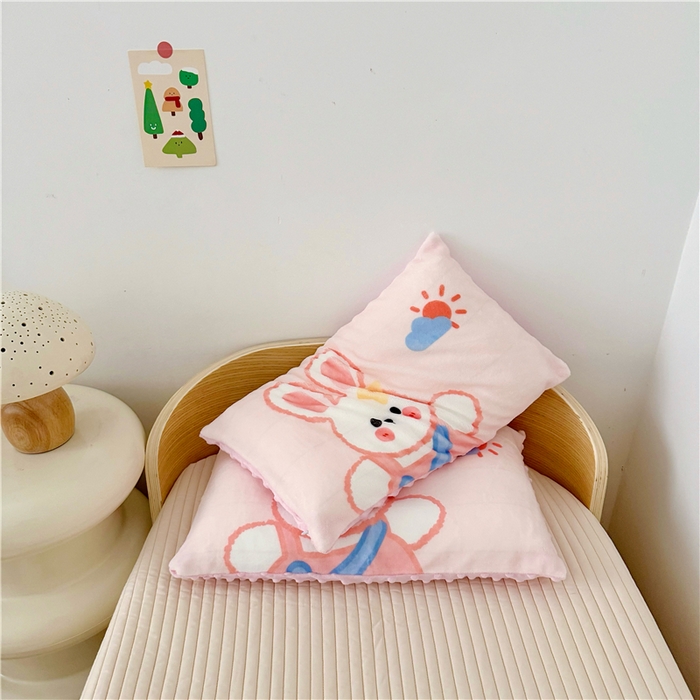 91家纺网 家纺一手货源 找家纺 萌宝家纺 2025新款儿童牛奶绒豆豆单品枕套 小兔子