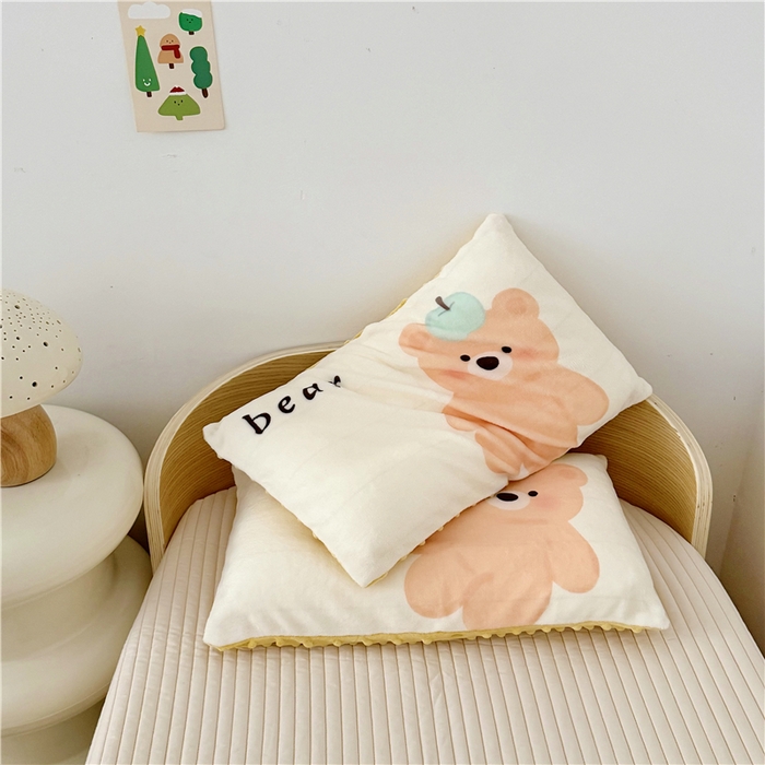 91家纺网 家纺一手货源 找家纺 萌宝家纺 2025新款儿童牛奶绒豆豆单品枕套 小熊