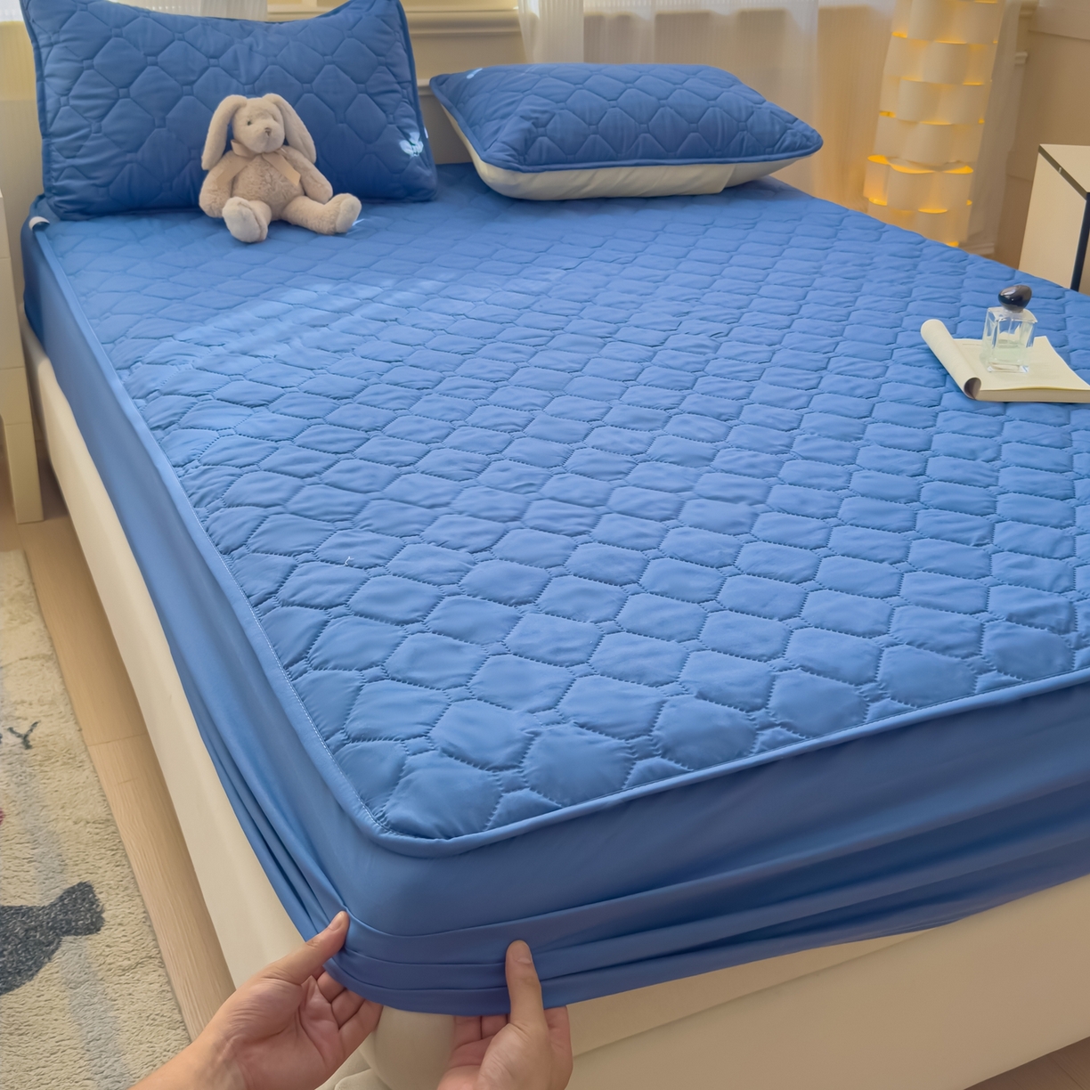 91家纺网 家纺一手货源 找家纺 慕克斯  2025新款原棉大豆抗菌夹棉防水床笠床垫保护罩-四季跑量款 蓝灰