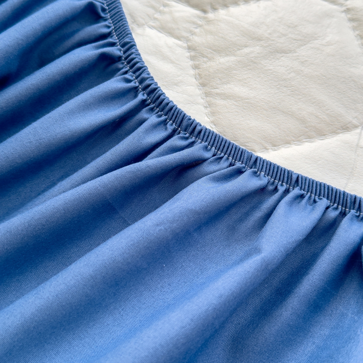 91家纺网 家纺一手货源 找家纺 慕克斯  2025新款原棉大豆抗菌夹棉防水床笠床垫保护罩-四季跑量款 蓝灰