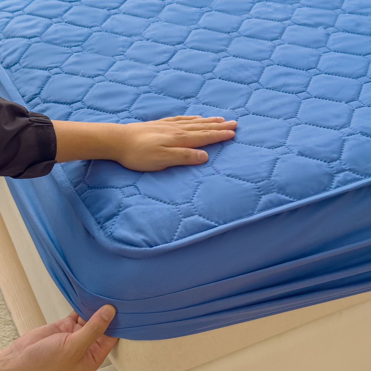 91家纺网 家纺一手货源 找家纺 慕克斯  2025新款原棉大豆抗菌夹棉防水床笠床垫保护罩-四季跑量款 蓝灰