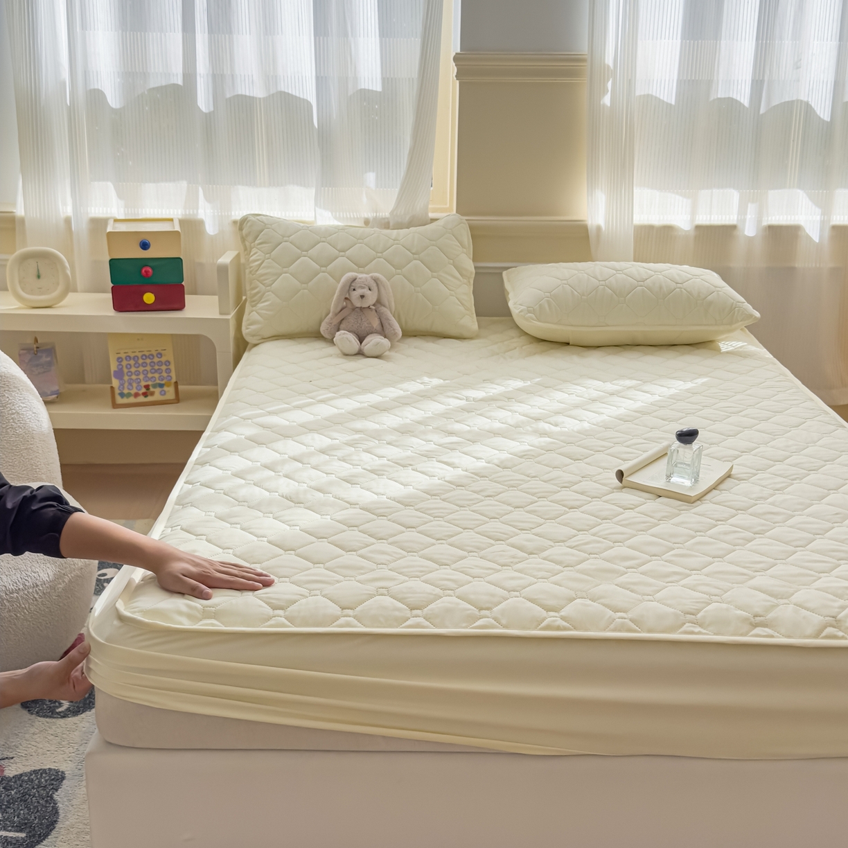 91家纺网 家纺一手货源 找家纺 慕克斯  2025新款原棉大豆抗菌夹棉防水床笠床垫保护罩-四季跑量款 米黄