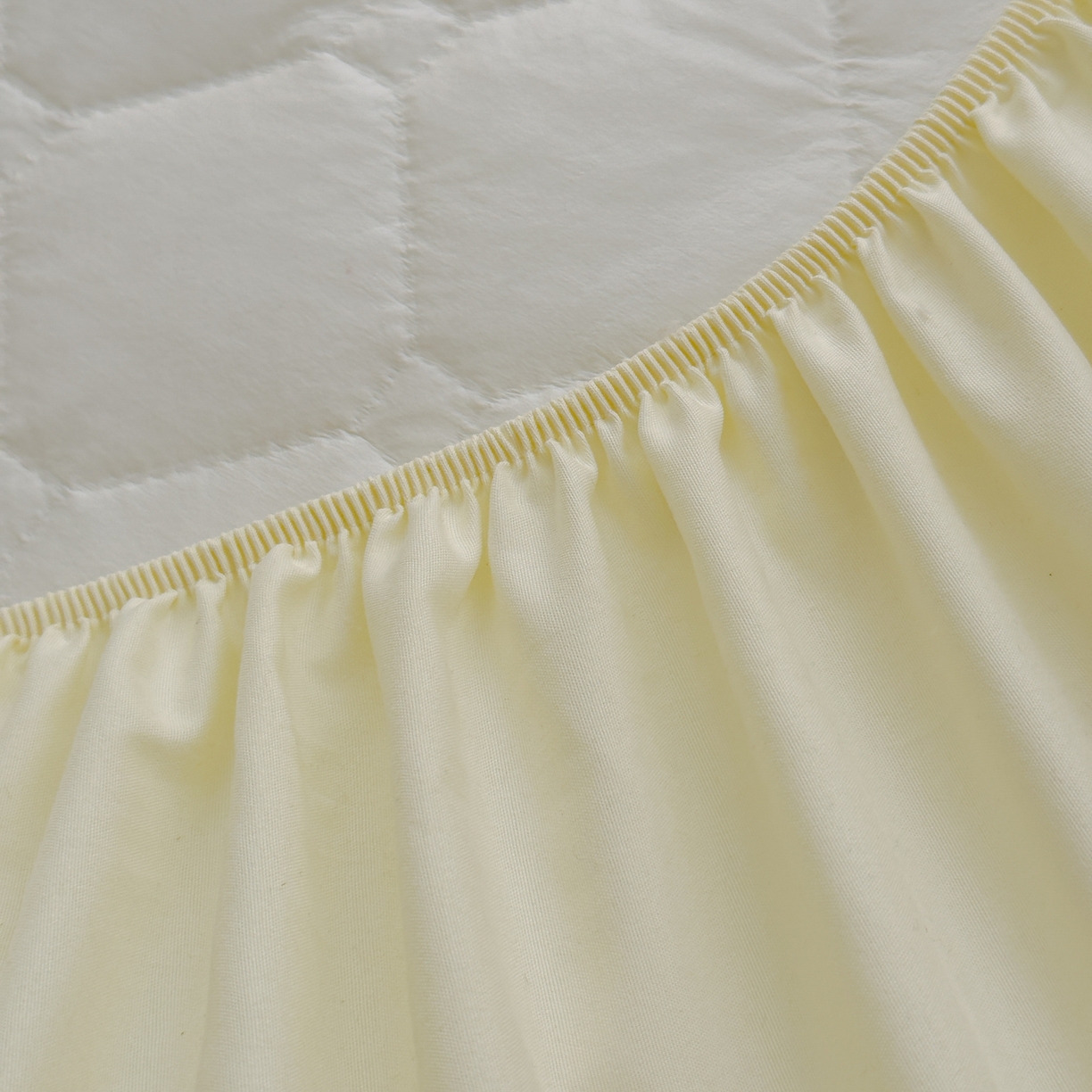 91家纺网 家纺一手货源 找家纺 慕克斯  2025新款原棉大豆抗菌夹棉防水床笠床垫保护罩-四季跑量款 米黄