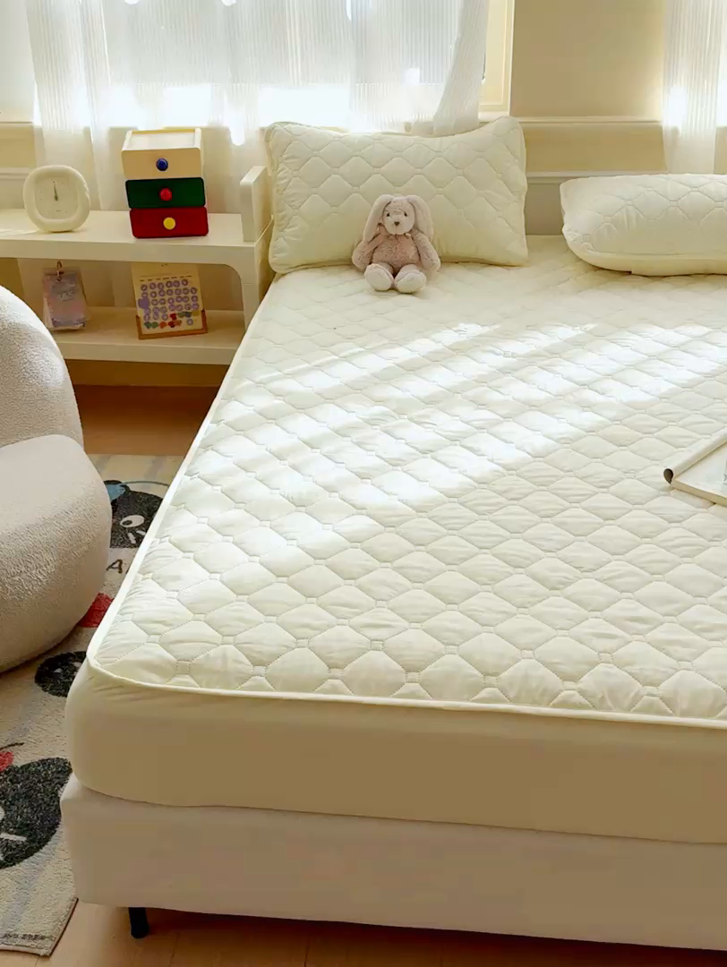 91家纺网 家纺一手货源 找家纺 慕克斯  2025新款原棉大豆抗菌夹棉防水床笠床垫保护罩-四季跑量款 米黄