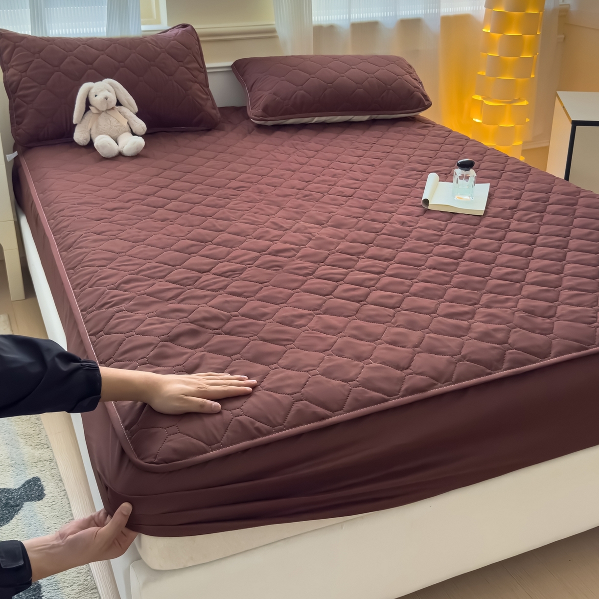 91家纺网 家纺一手货源 找家纺 慕克斯  2025新款原棉大豆抗菌夹棉防水床笠床垫保护罩-四季跑量款 深咖