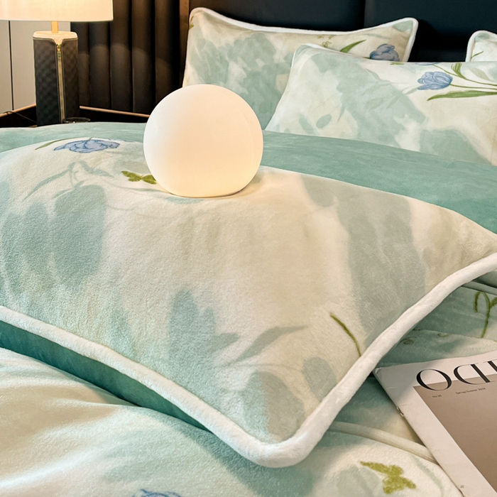 91家纺网 家纺一手货源 找家纺 诺梵2025新款牛8斤奶绒印花包边四件套 馥郁花开-绿