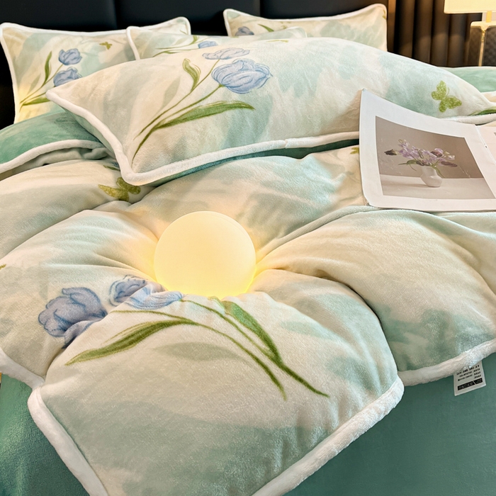 91家纺网 家纺一手货源 找家纺 诺梵2025新款牛8斤奶绒印花包边四件套 馥郁花开-绿