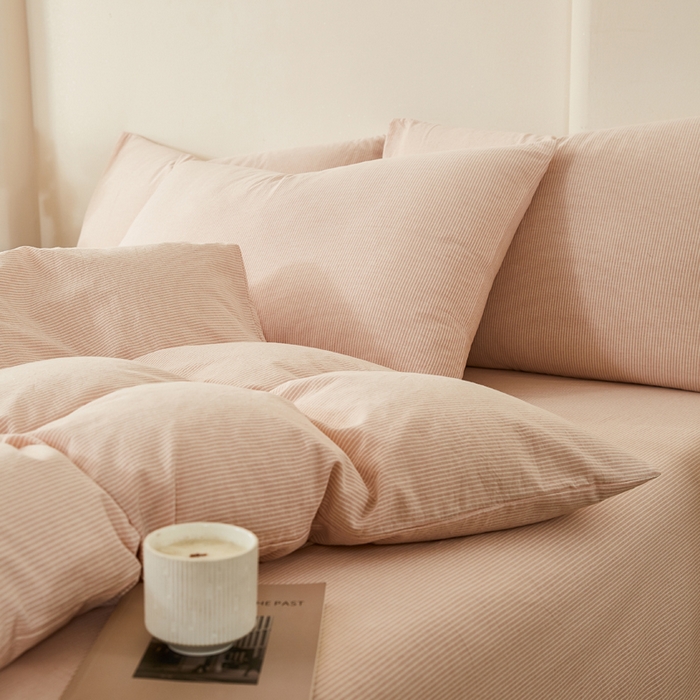91家纺网 家纺一手货源 找家纺 润肤居 2025新款全棉色织水洗棉系列四件套 细条纹-豆沙