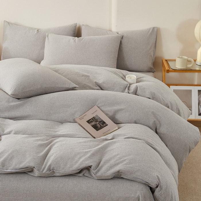 91家纺网 家纺一手货源 找家纺 润肤居 2025新款全棉色织水洗棉系列四件套 细条纹-灰